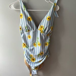 Old navy floral one piece swimsuit